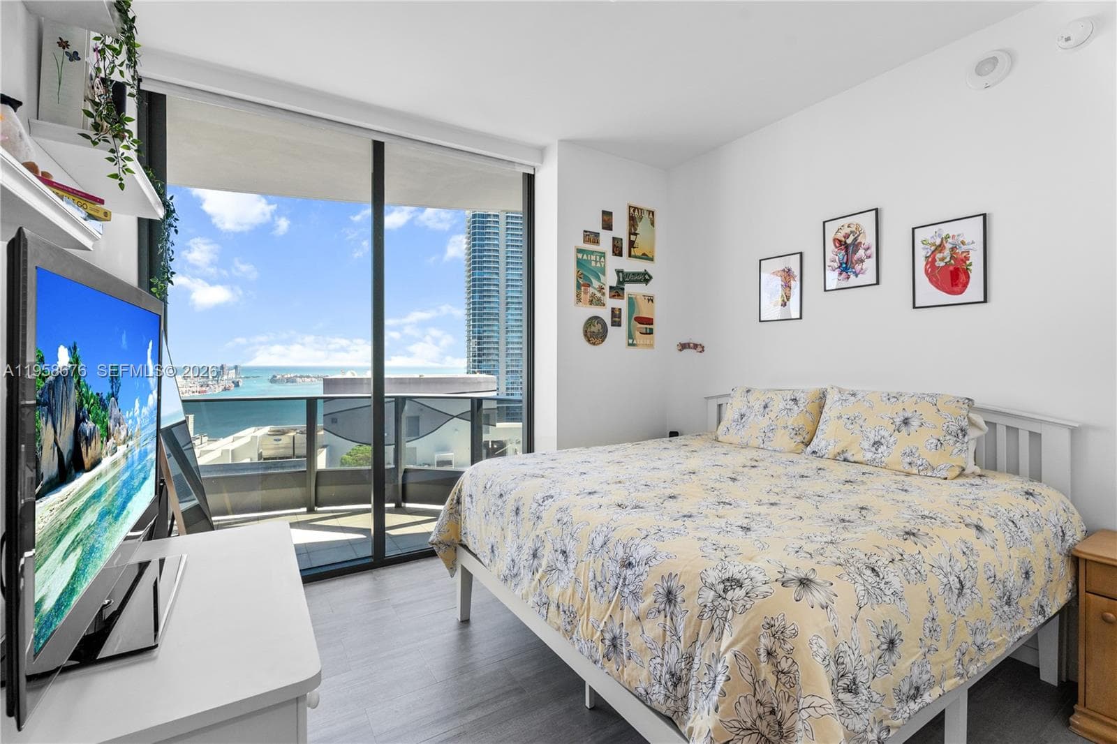 1000 Brickell Plz, Miami FL 33131 — 25