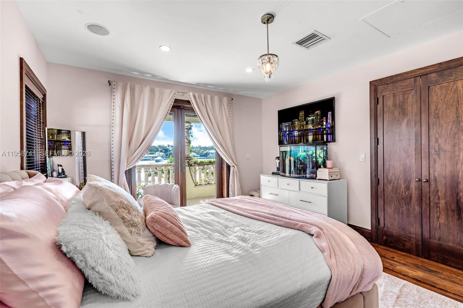 1398 Bay Dr, Miami Beach FL 33141 — 21