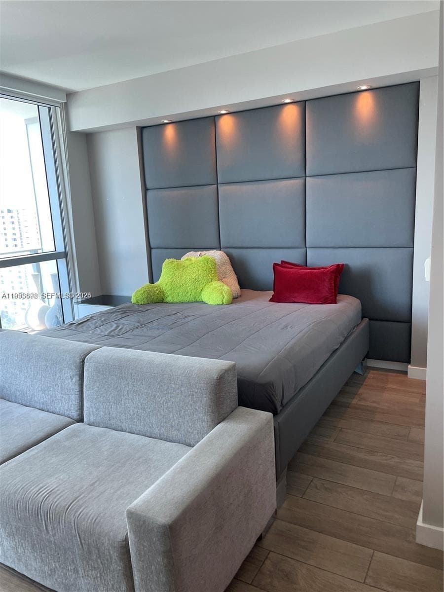 1100 S Miami Ave # 2105, Miami FL 33130 — 6