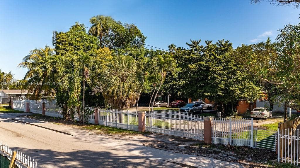 13265 Alexandria Dr, Opa-Locka FL 33054 — 10