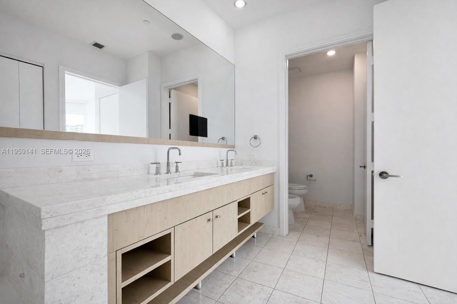 900 Brickell Key Blvd # 2405, Miami FL 33131 — 16