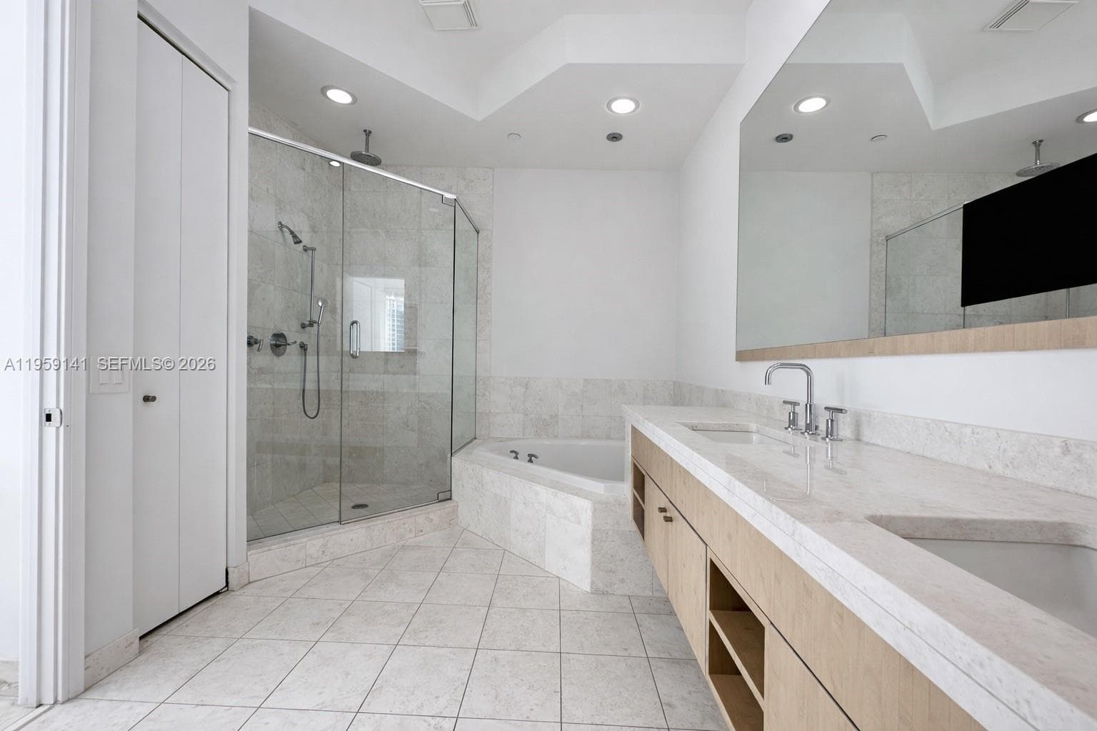 900 Brickell Key Blvd # 2405, Miami FL 33131 — 15