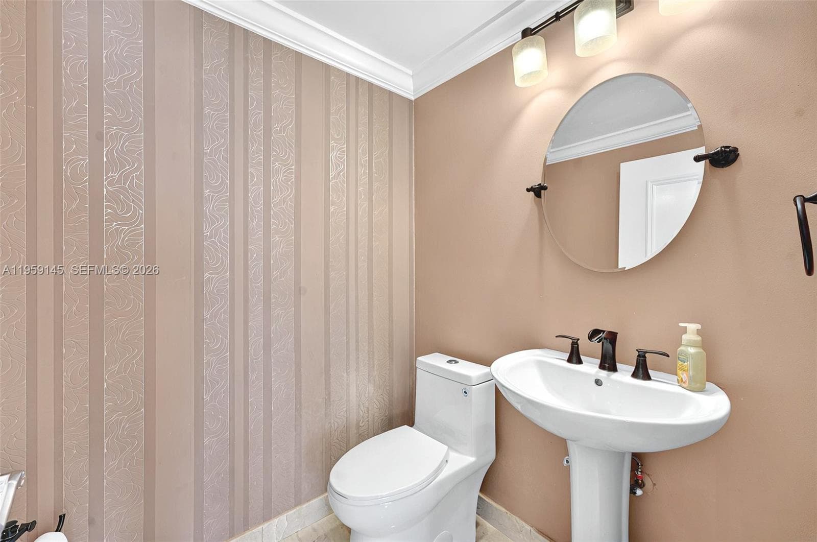 21050 Point Pl # 2301, Aventura FL 33180 — 33