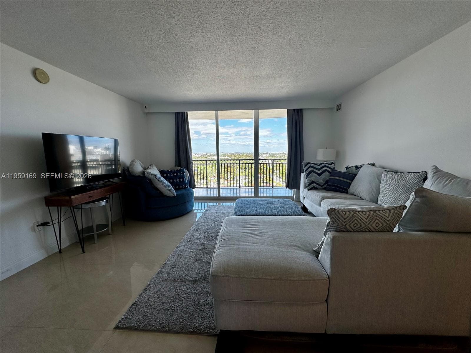 3232 SW 22nd Ter # 1604, Miami FL 33145 — 5