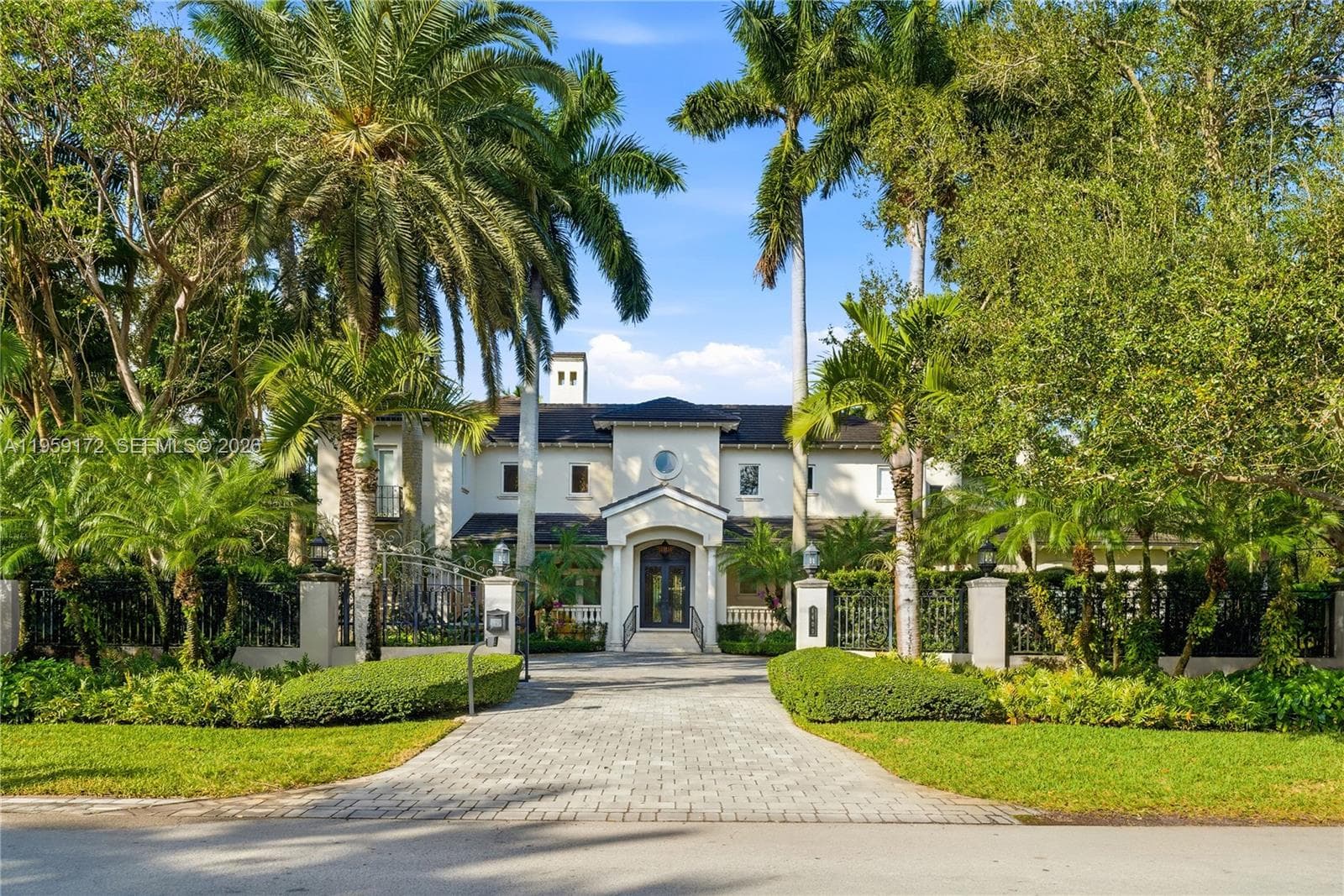 8400 SW 52nd Ave, Miami FL 33143 — 1
