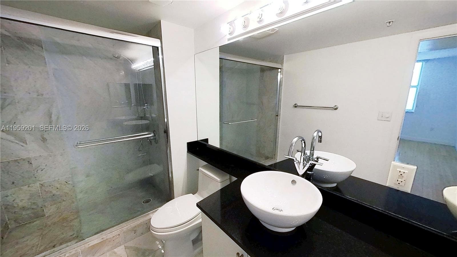 31 SE 5th St # 2408, Miami FL 33131 — 18