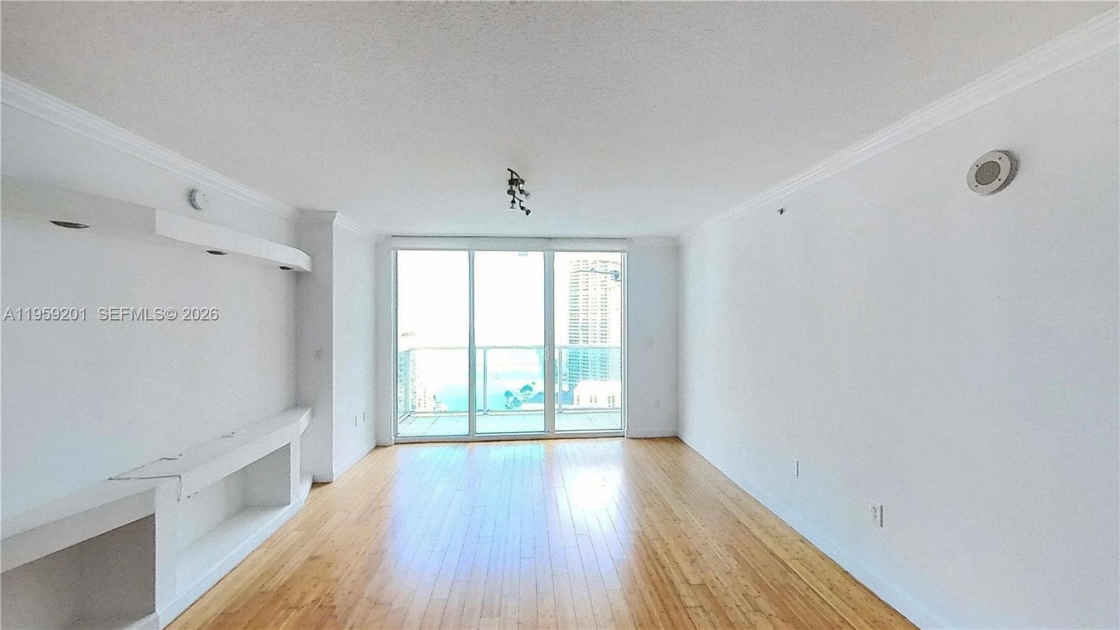 31 SE 5th St # 2408, Miami FL 33131 — 21