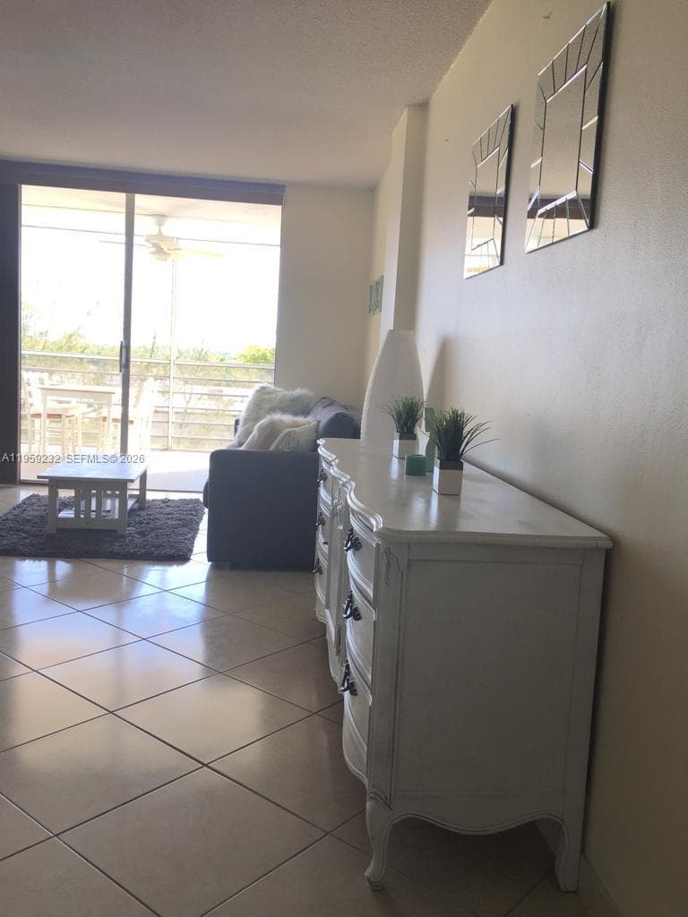 3660 NE 166th St # 611, North Miami Beach FL 33160 — 5