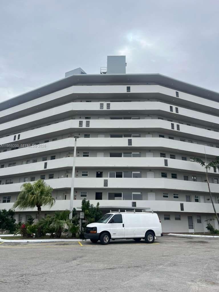 1750 NE 191st St # 1, Miami FL 33179 — 6