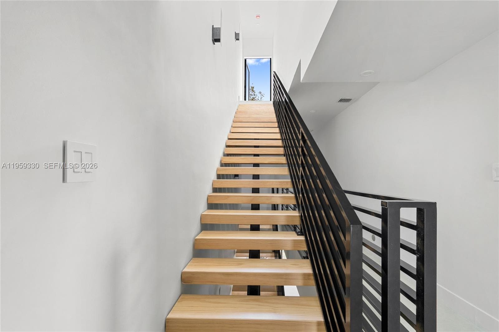 1431 SW 20th St, Miami FL 33145 — 39