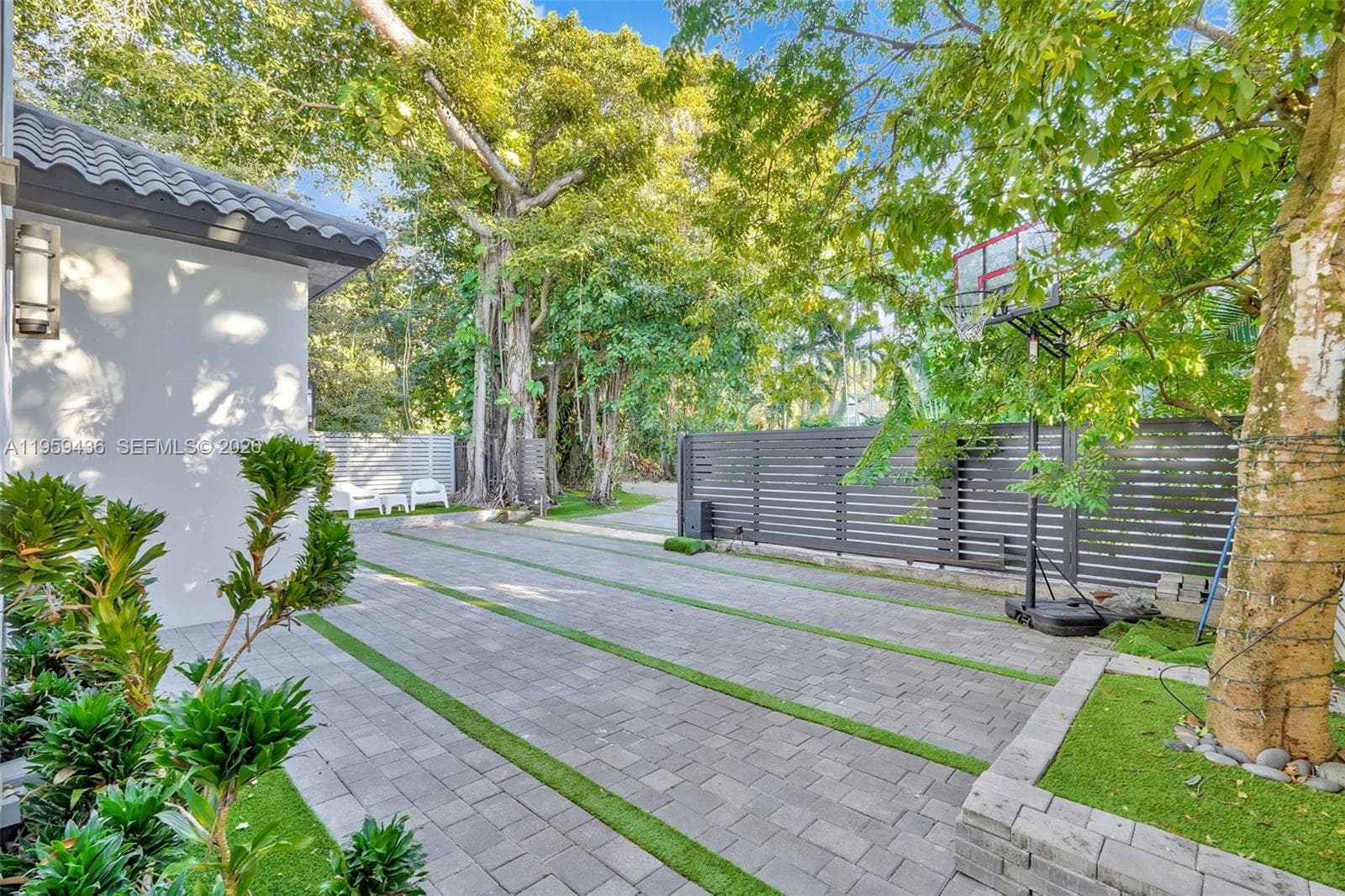 3675 Loquat Ave, Miami FL 33133 — 7