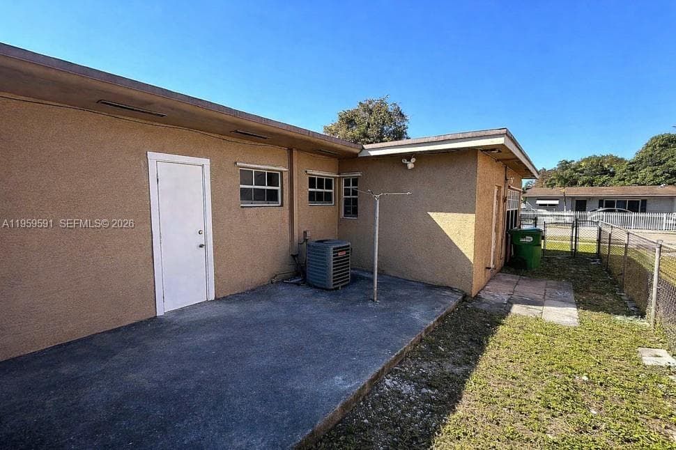 14407 NE 5th Ave # 14407, Miami FL 33161 — 23