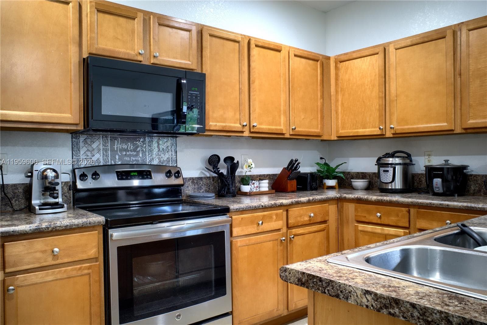 8915 W 35th Ave, Hialeah FL 33018 — 14
