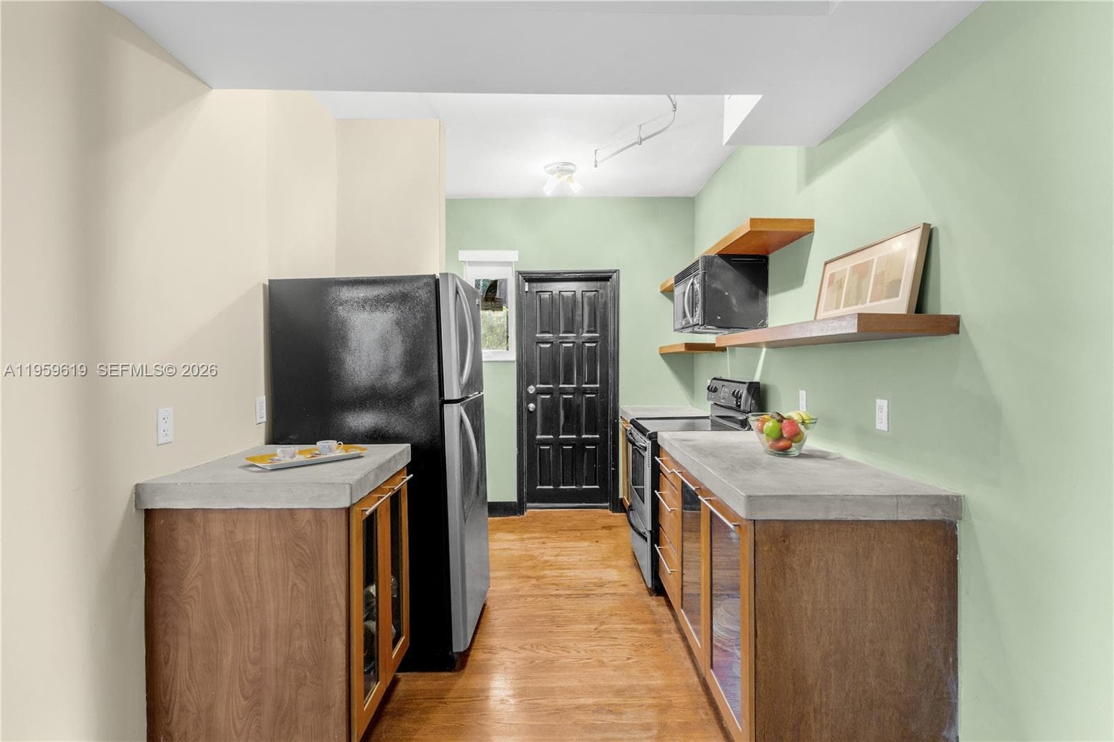 711 14th St # 4, Miami Beach FL 33139 — 25