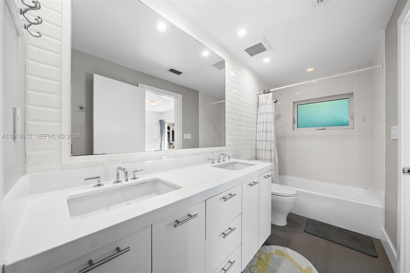 4595 N Jefferson Ave, Miami Beach FL 33140 — 23