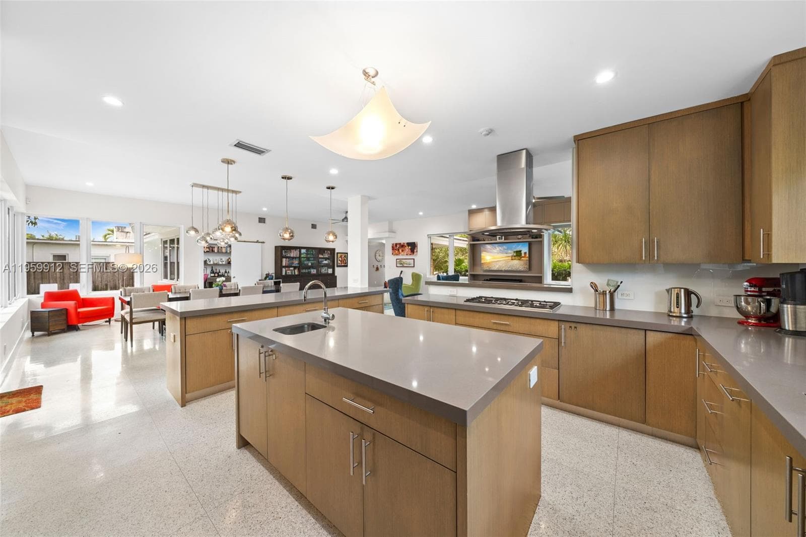 4595 N Jefferson Ave, Miami Beach FL 33140 — 6