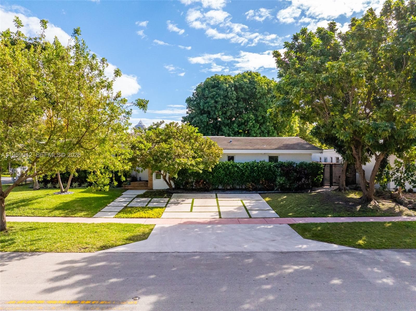 4595 N Jefferson Ave, Miami Beach FL 33140 — 26