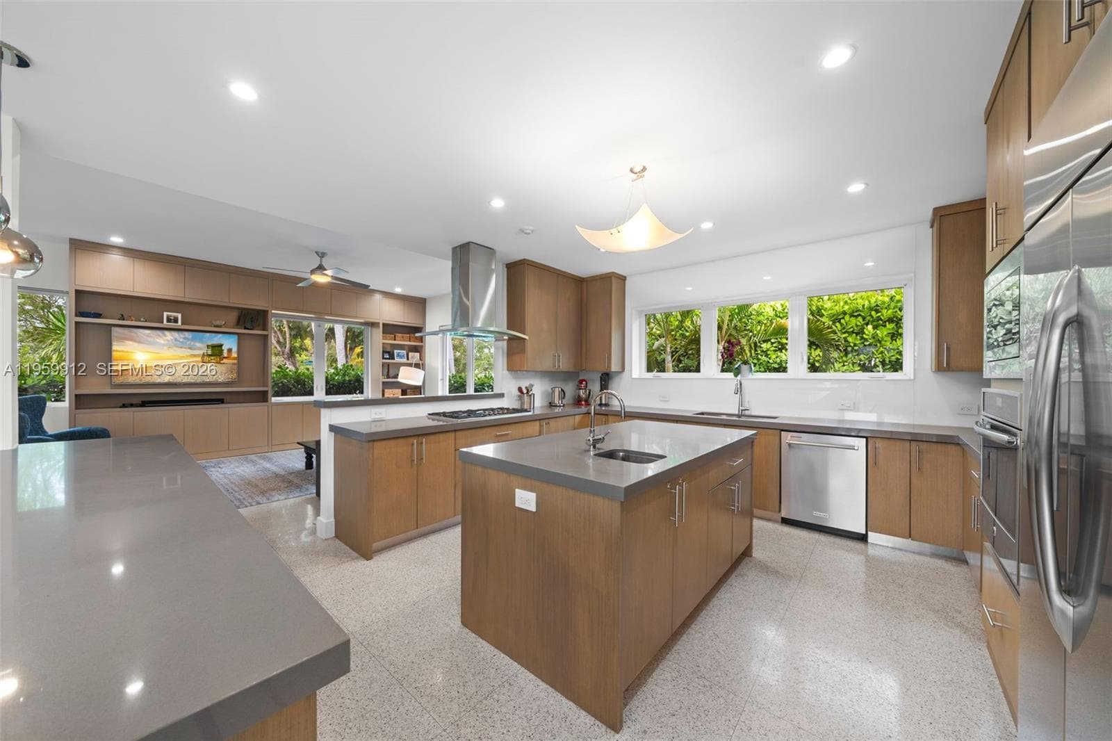 4595 N Jefferson Ave, Miami Beach FL 33140 — 5