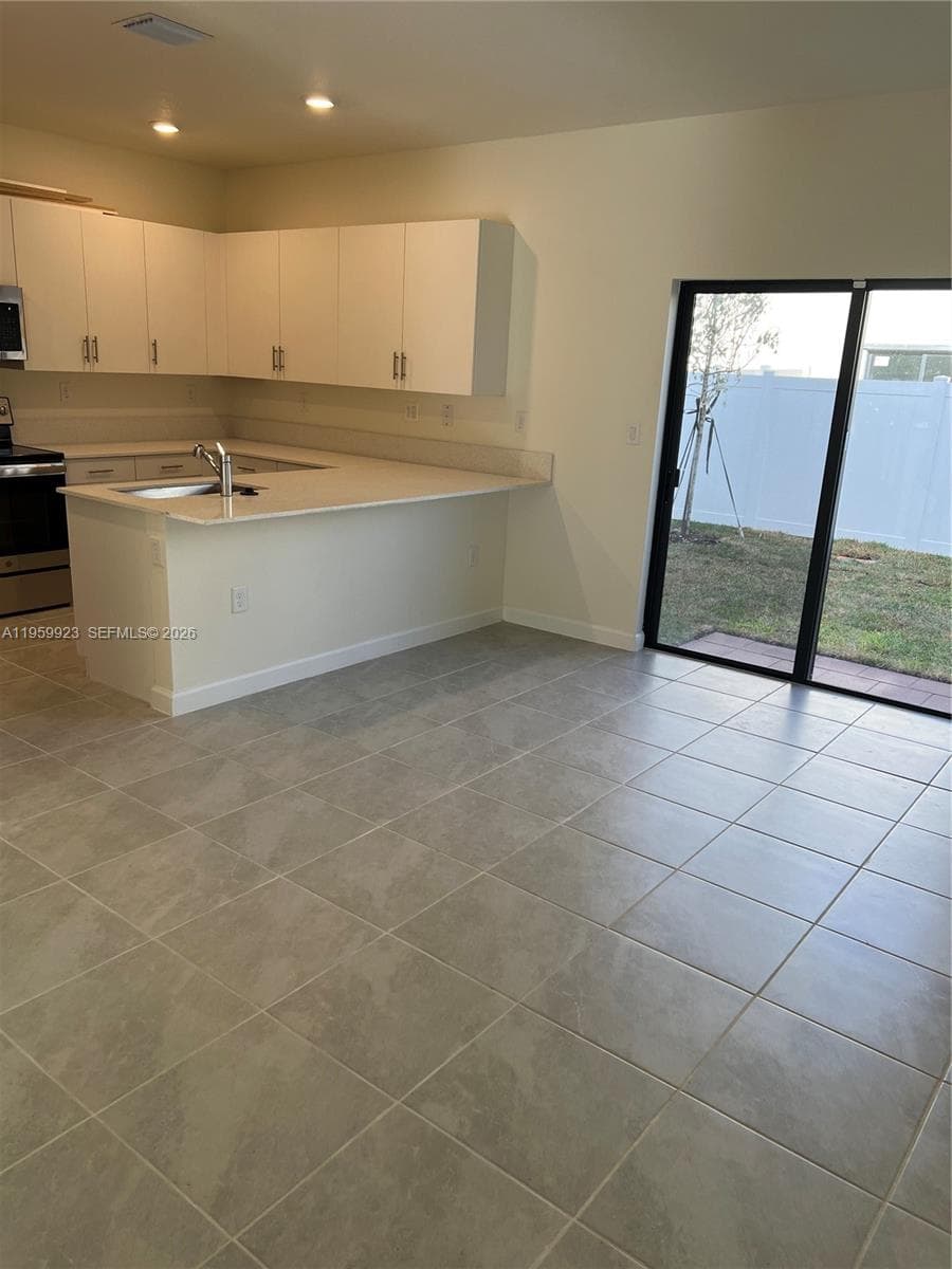 11447 W 34th Ct, Hialeah FL 33018 — 13