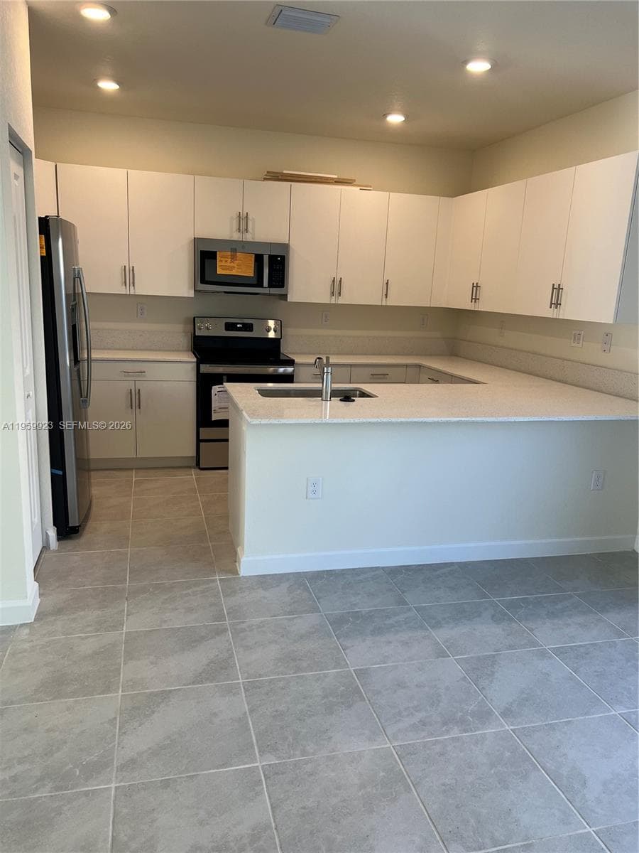 11447 W 34th Ct, Hialeah FL 33018 — 14