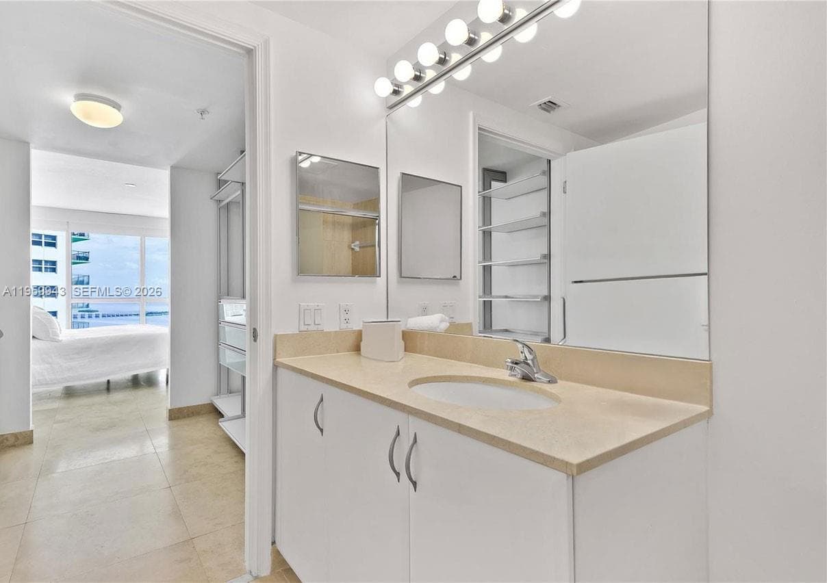 1750 N Bayshore Dr # 3301, Miami FL 33132 — 10