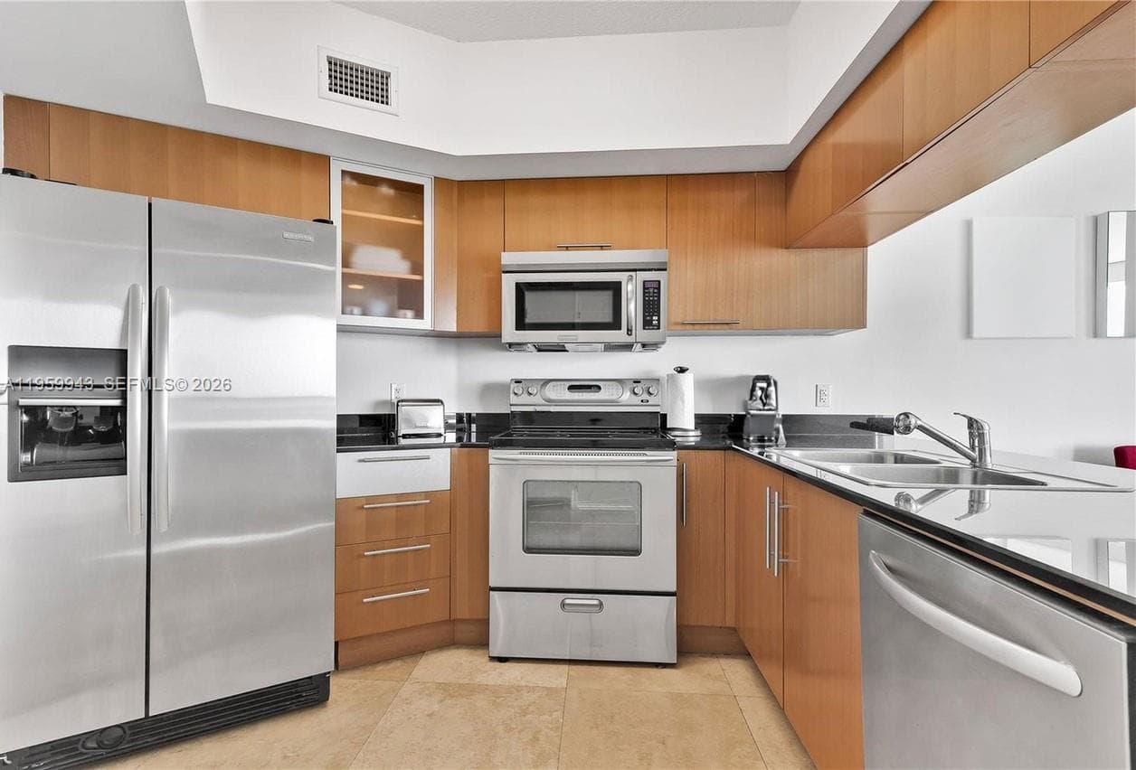 1750 N Bayshore Dr # 3301, Miami FL 33132 — 4