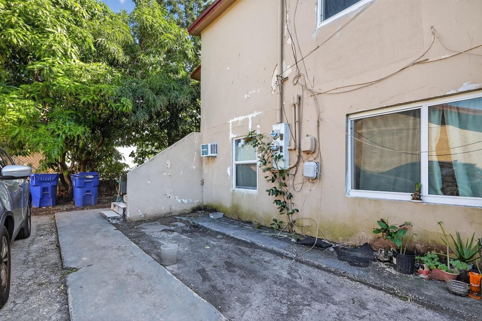 2168 NW 28 Street, Miami FL 33142 — 5