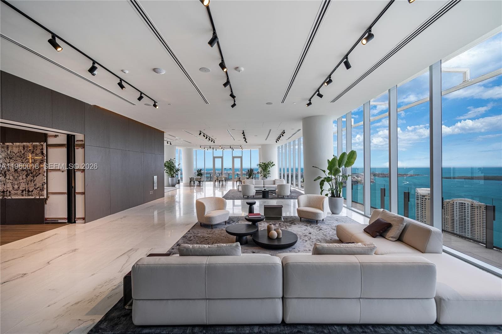 300 BISCAYNE BLVD WAY # 2009, Miami FL 33131 — 52