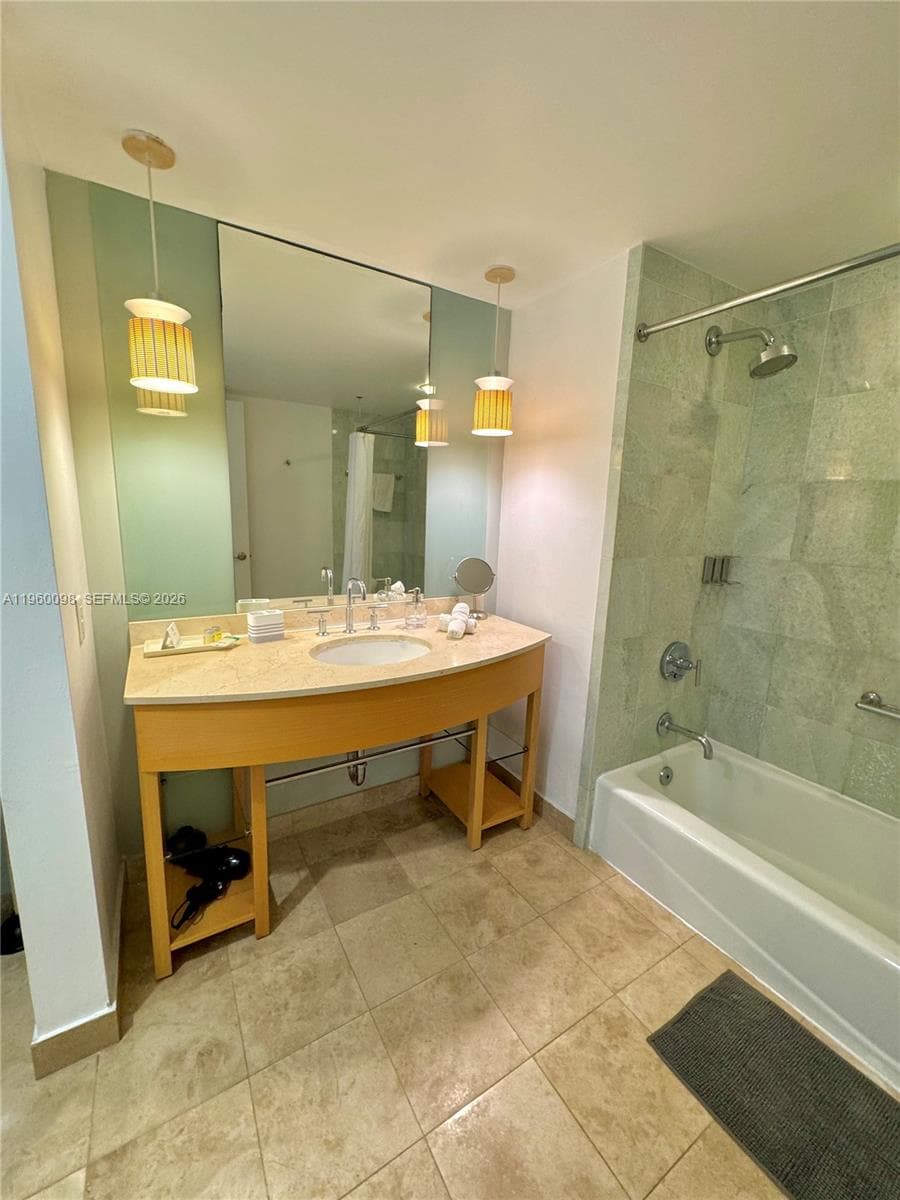 18683 Collins Ave # 2006, Sunny Isles Beach FL 33160 — 18