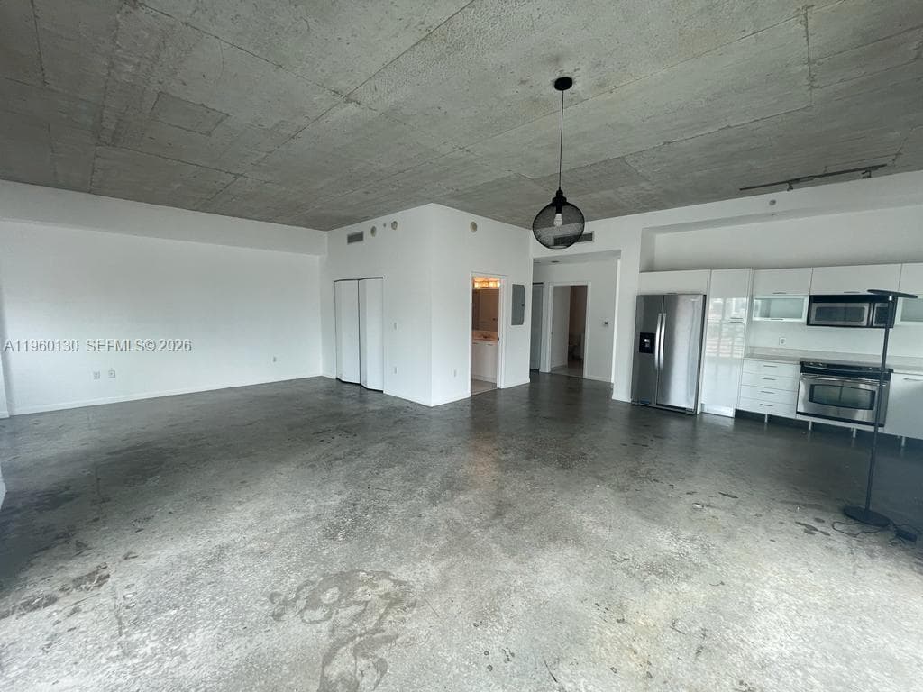 133 NE 2 AVE # 1813, Miami FL 33132 — 2