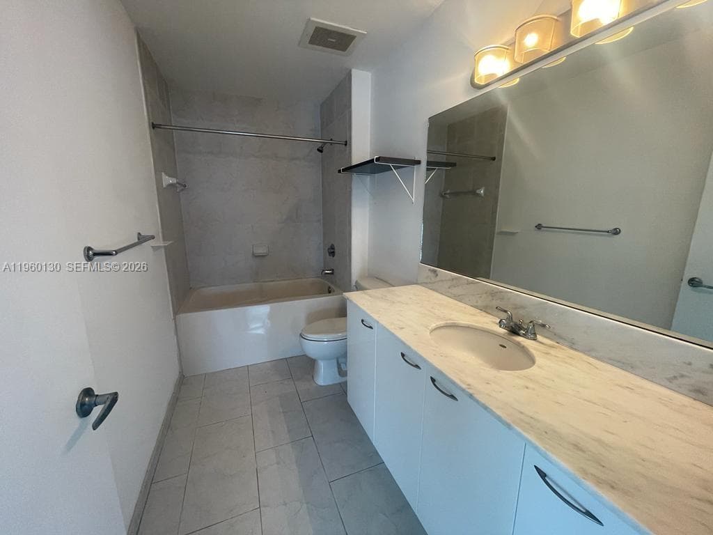 133 NE 2 AVE # 1813, Miami FL 33132 — 3