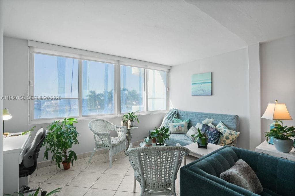 5005 Collins Ave # 504, Miami Beach FL 33140 — 24