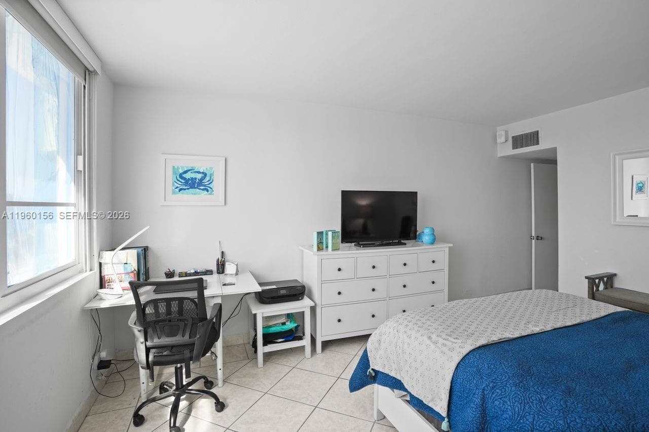 5005 Collins Ave # 504, Miami Beach FL 33140 — 30
