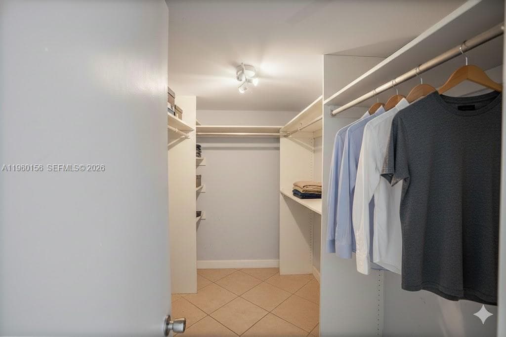 5005 Collins Ave # 504, Miami Beach FL 33140 — 33