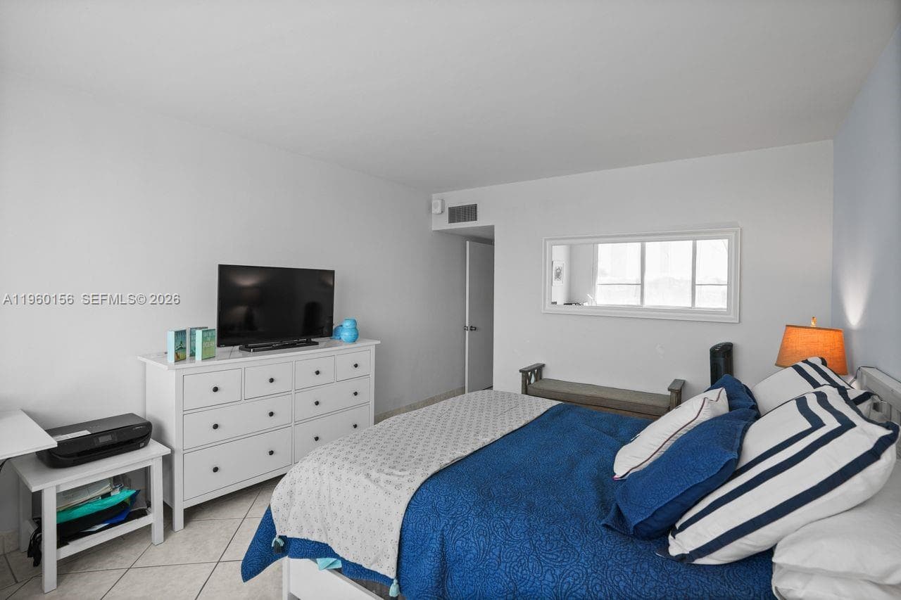 5005 Collins Ave # 504, Miami Beach FL 33140 — 31