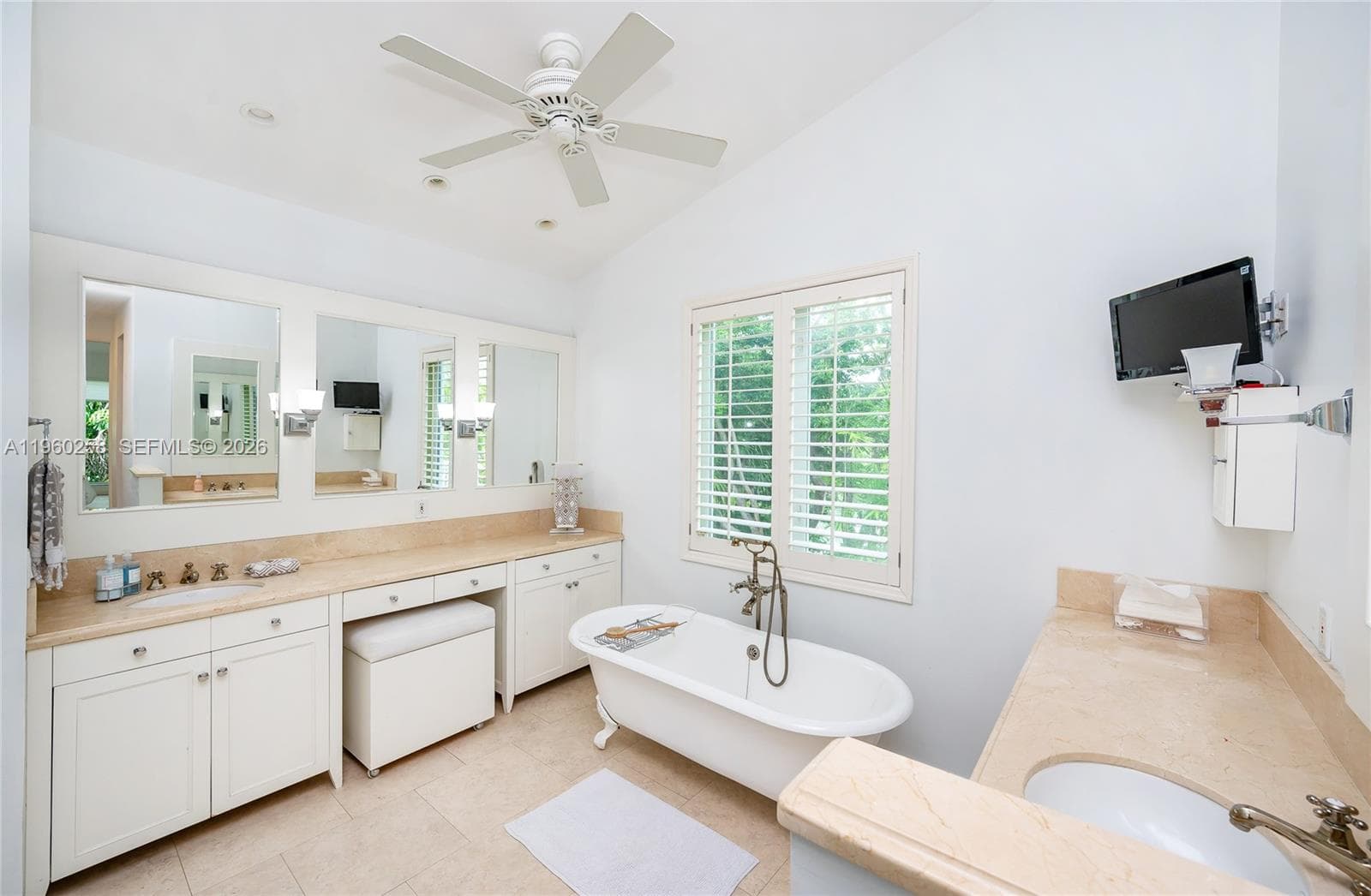 650 Curtiswood Dr, Key Biscayne FL 33149 — 23