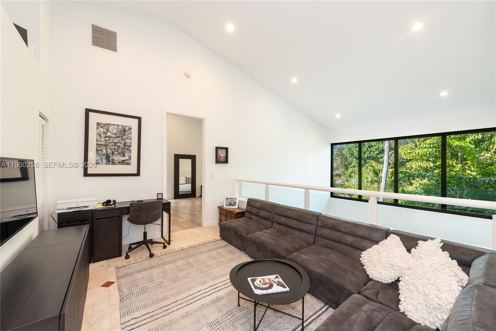 650 Curtiswood Dr, Key Biscayne FL 33149 — 17