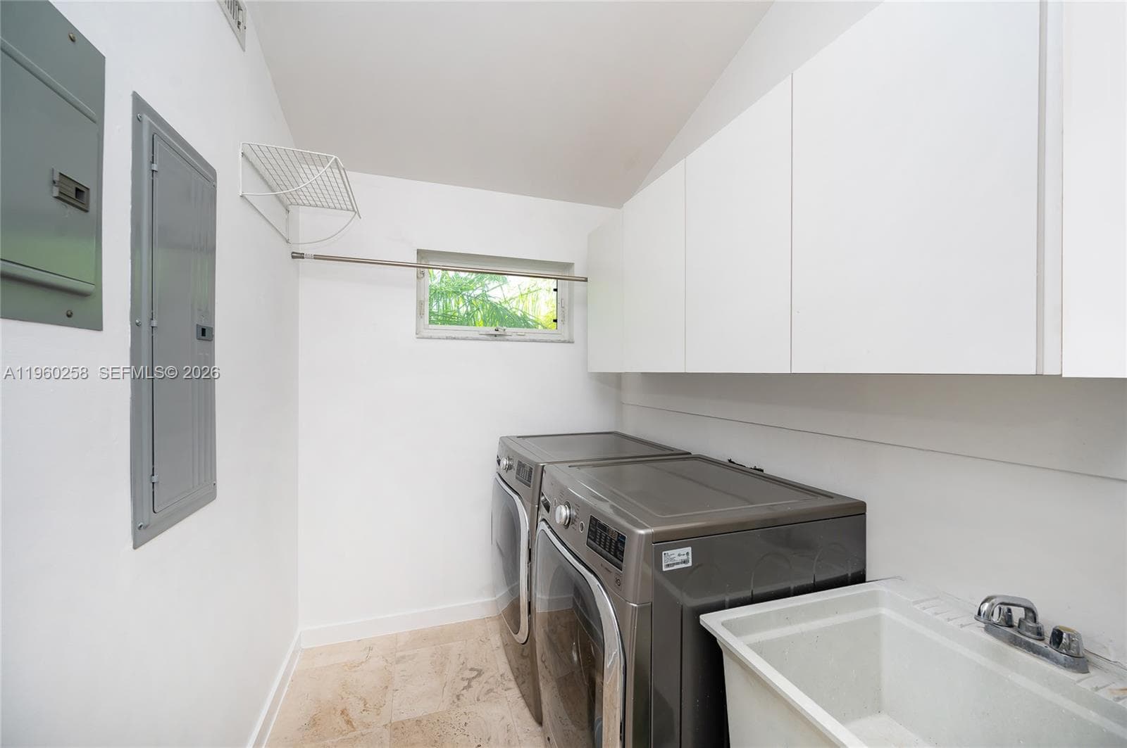 650 Curtiswood Dr, Key Biscayne FL 33149 — 32