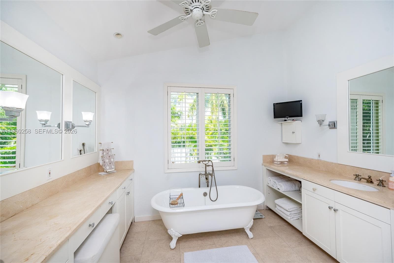 650 Curtiswood Dr, Key Biscayne FL 33149 — 24