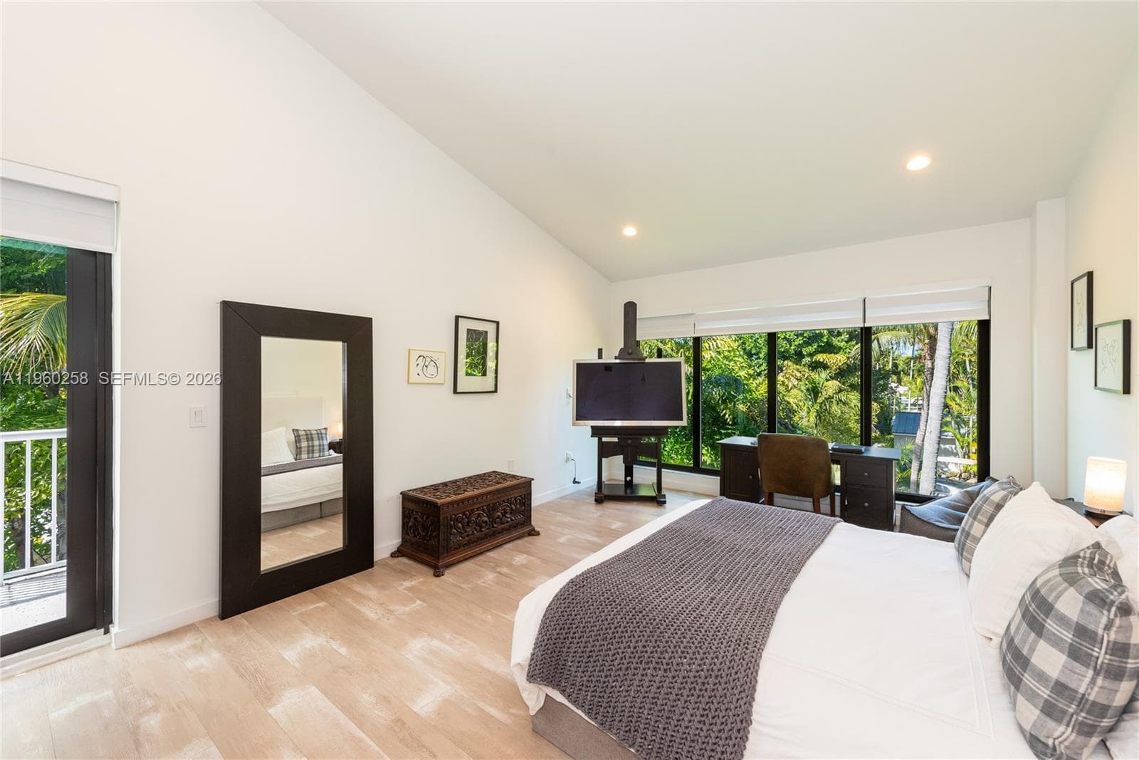 650 Curtiswood Dr, Key Biscayne FL 33149 — 19