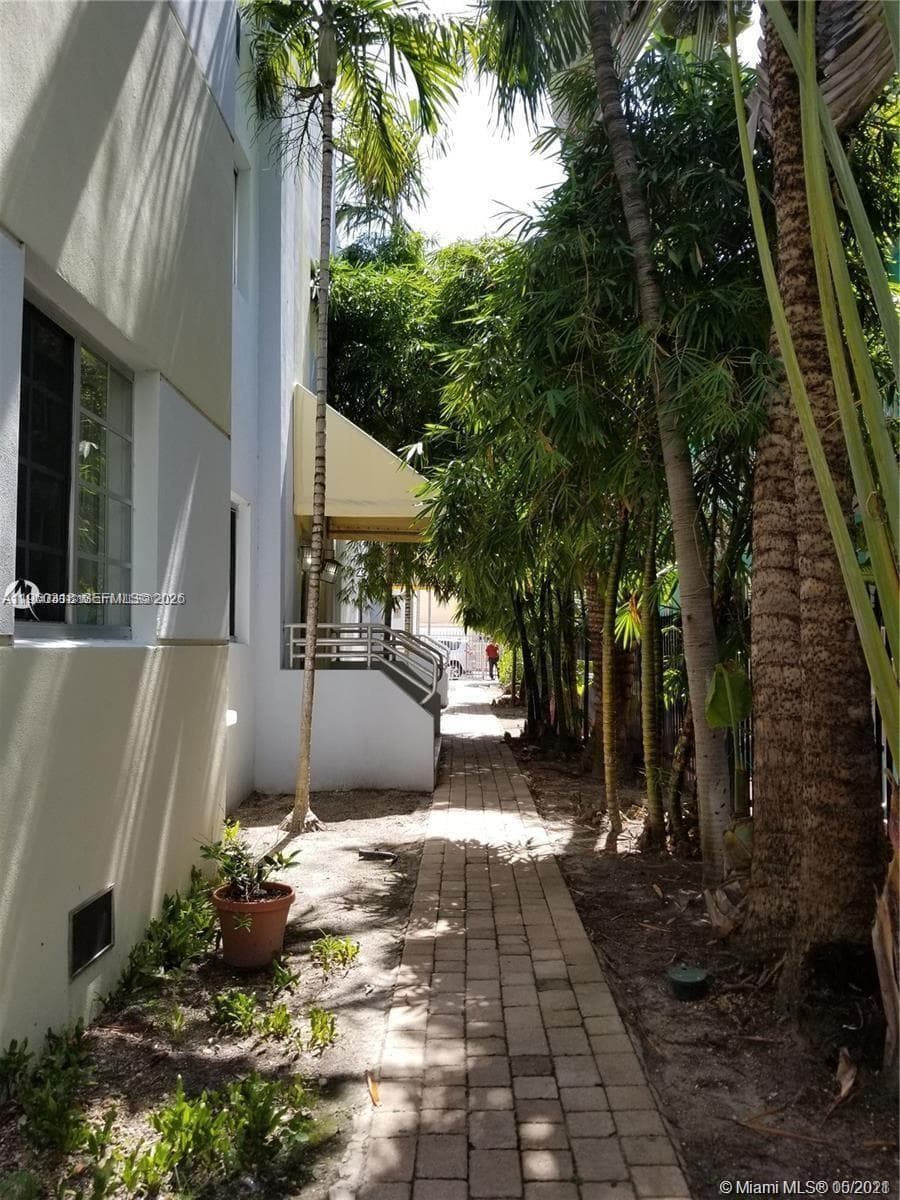 1045 Meridian Ave # 4, Miami Beach FL 33139 — 4