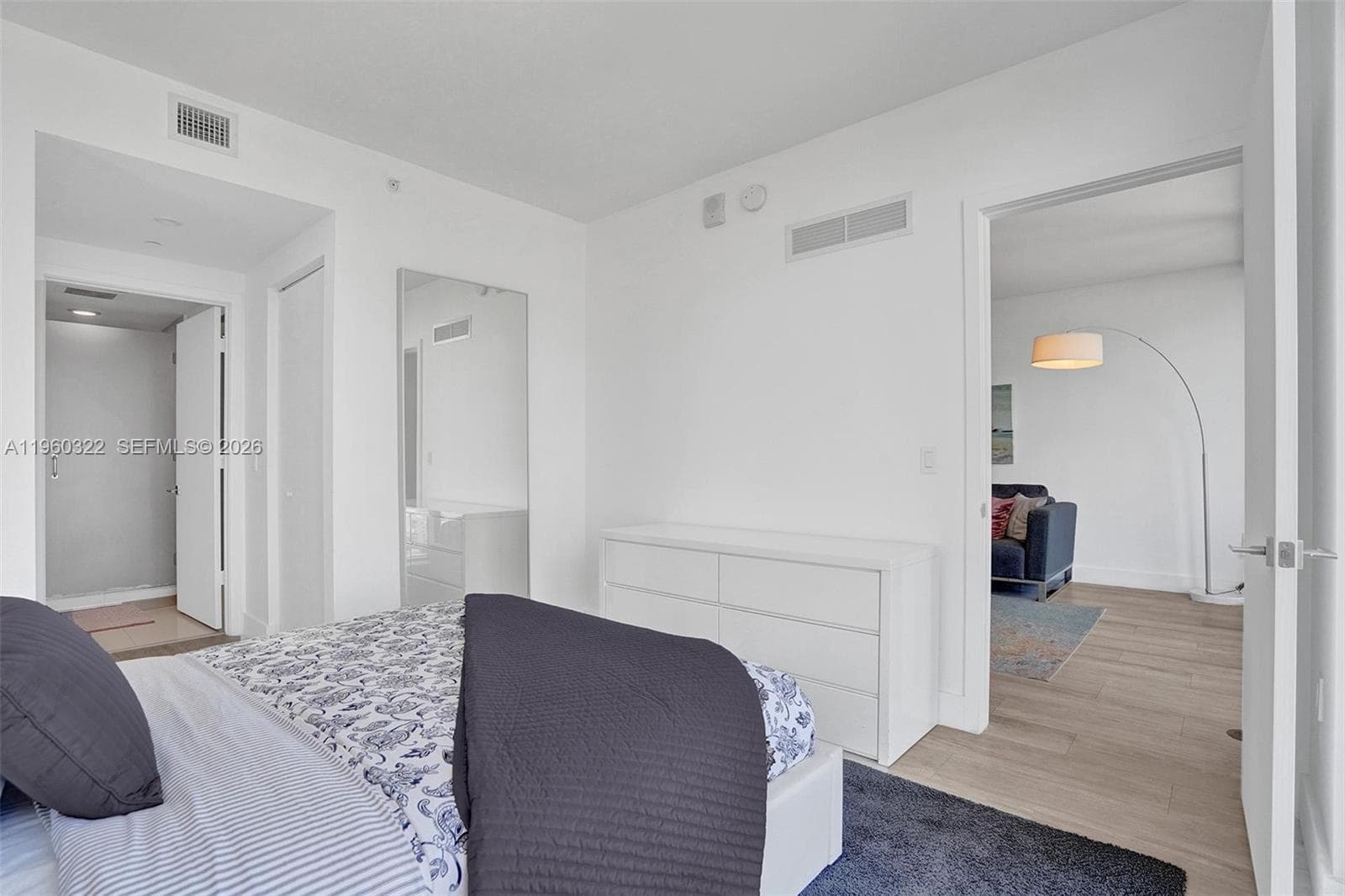 121 NE 34th St # 2305, Miami FL 33137 — 33