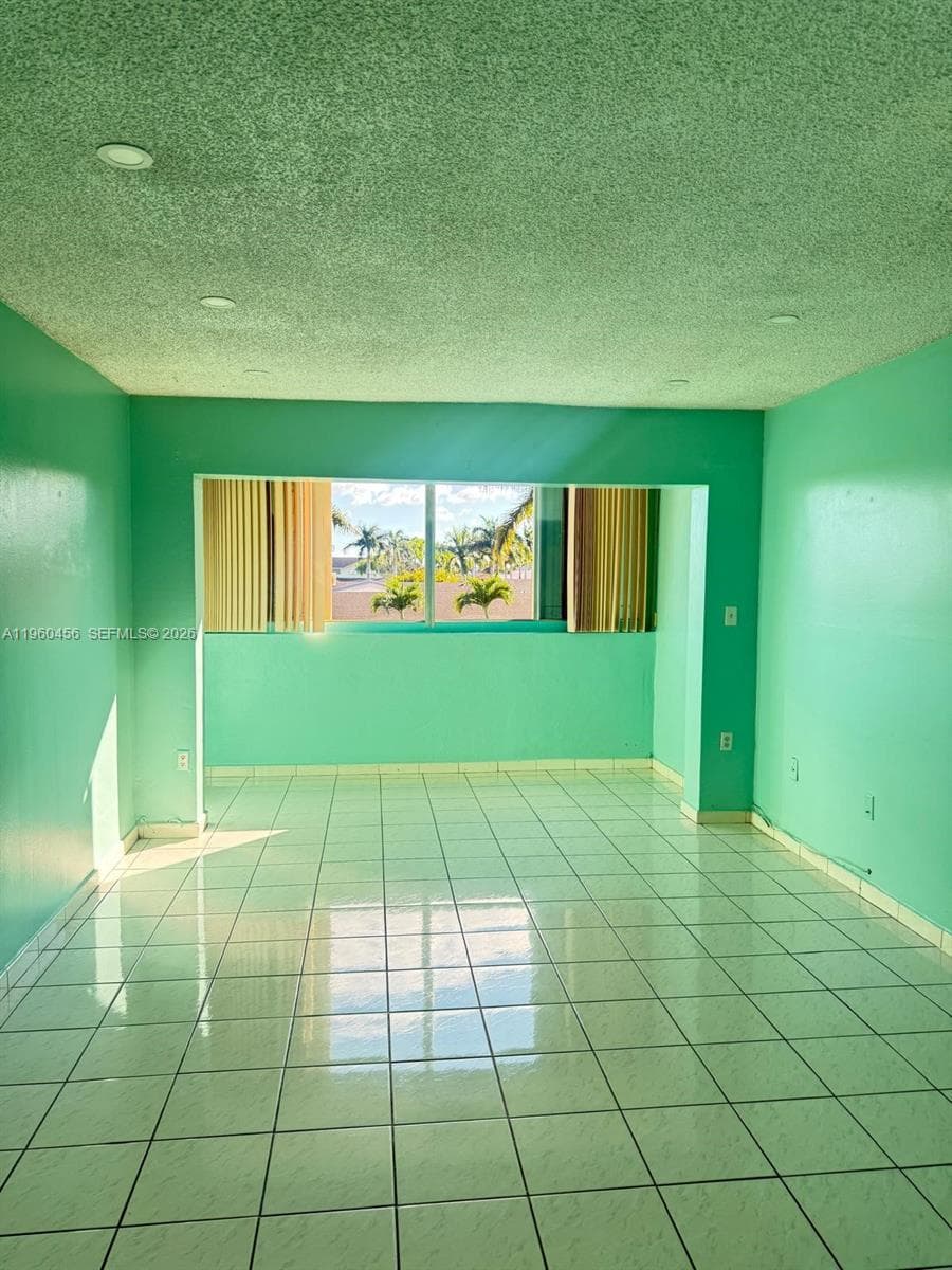 1555 W 44th Pl # 305, Hialeah FL 33012 — 6