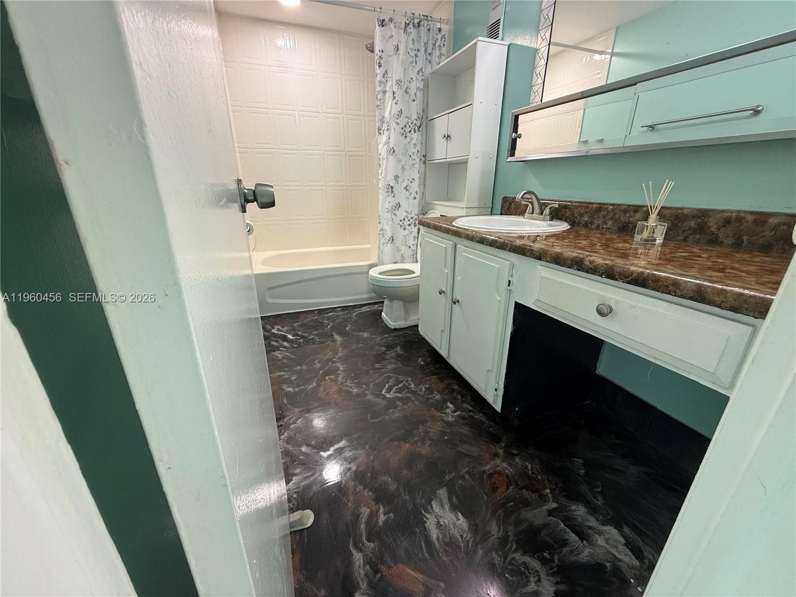 1555 W 44th Pl # 305, Hialeah FL 33012 — 12
