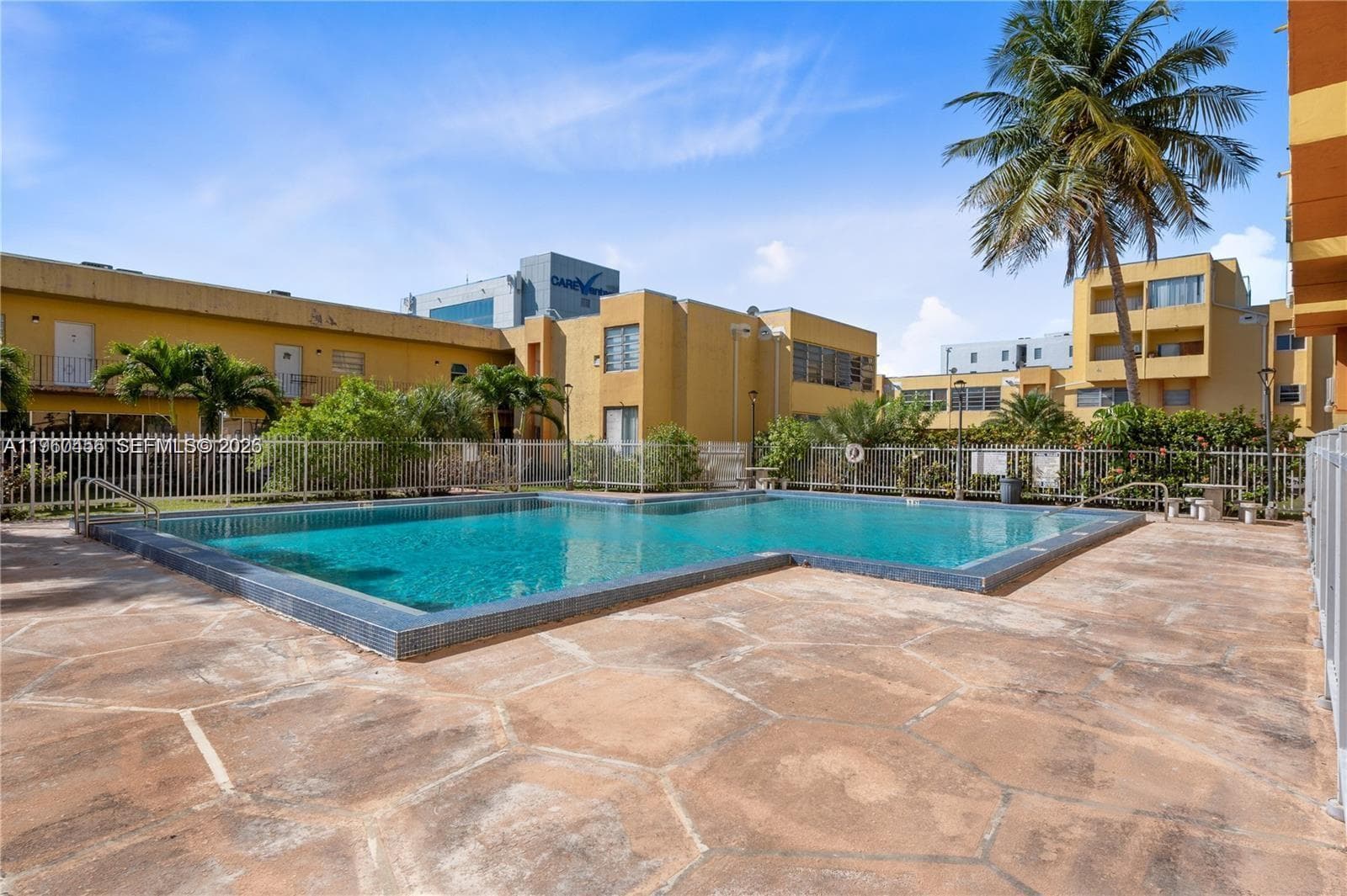 1555 W 44th Pl # 305, Hialeah FL 33012 — 21