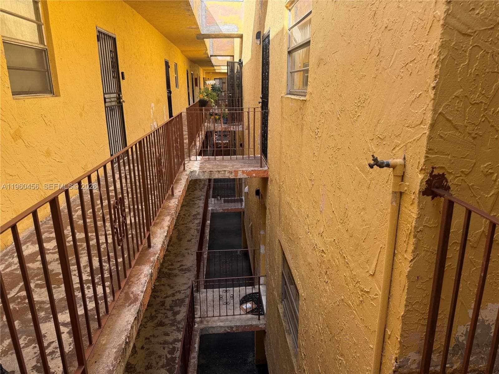 1555 W 44th Pl # 305, Hialeah FL 33012 — 18