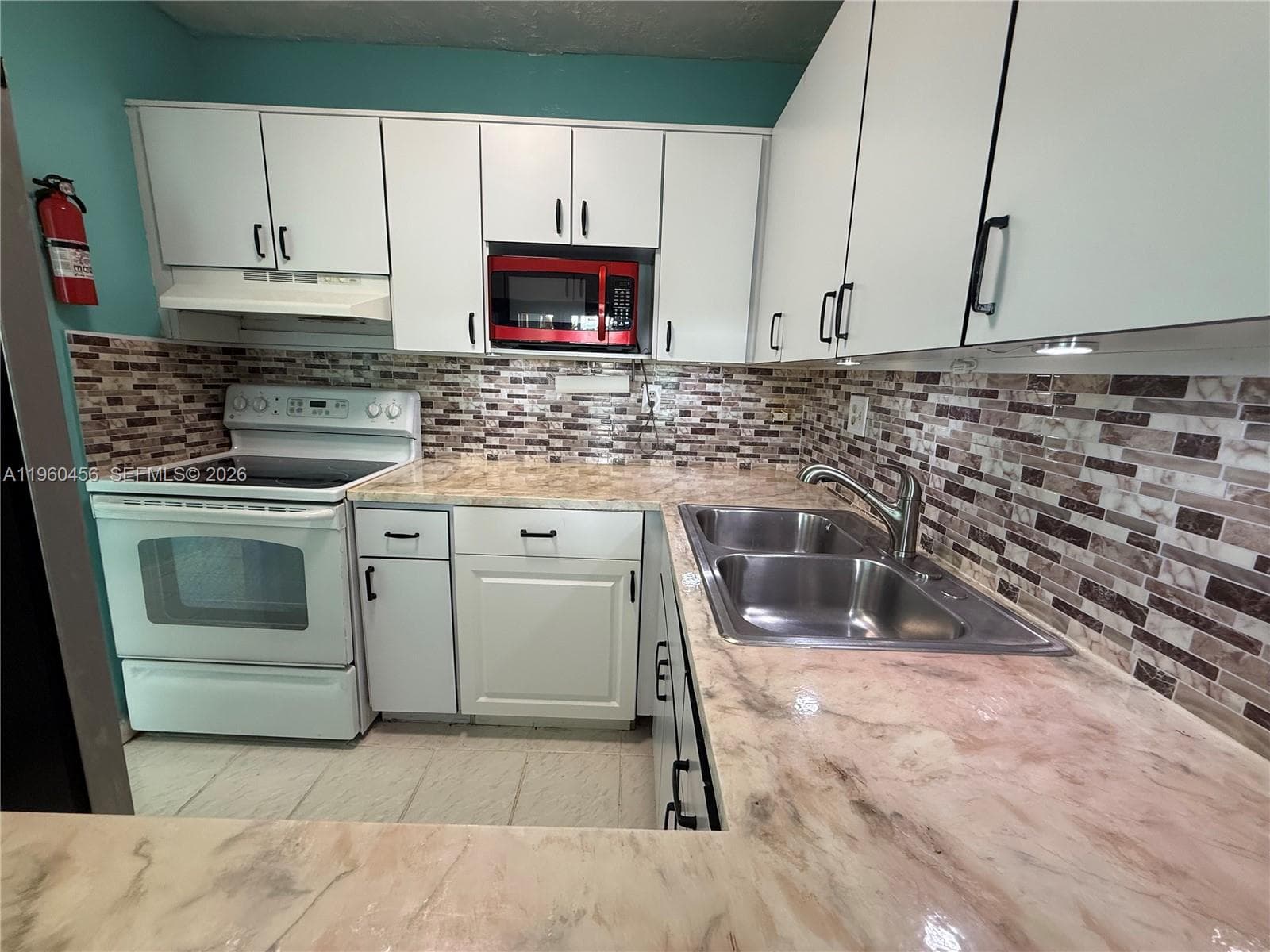 1555 W 44th Pl # 305, Hialeah FL 33012 — 8