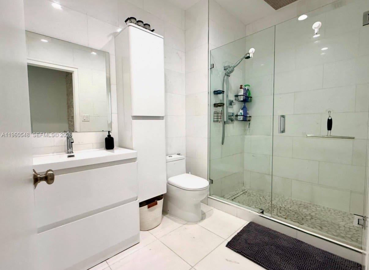2001 Biscayne Blvd # 3608, Miami FL 33137 — 24