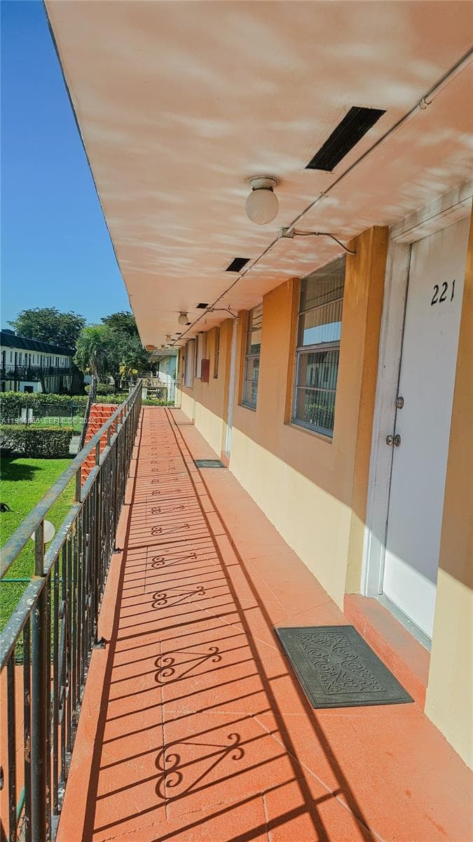 3800 SW 102nd Ave # 221, Miami FL 33165 — 5