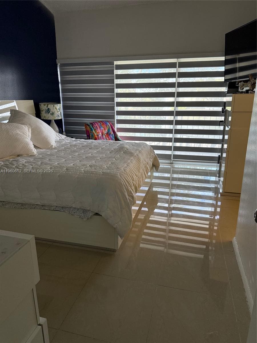 14273 Kendale Lakes Cir, Miami FL 33183 — 2